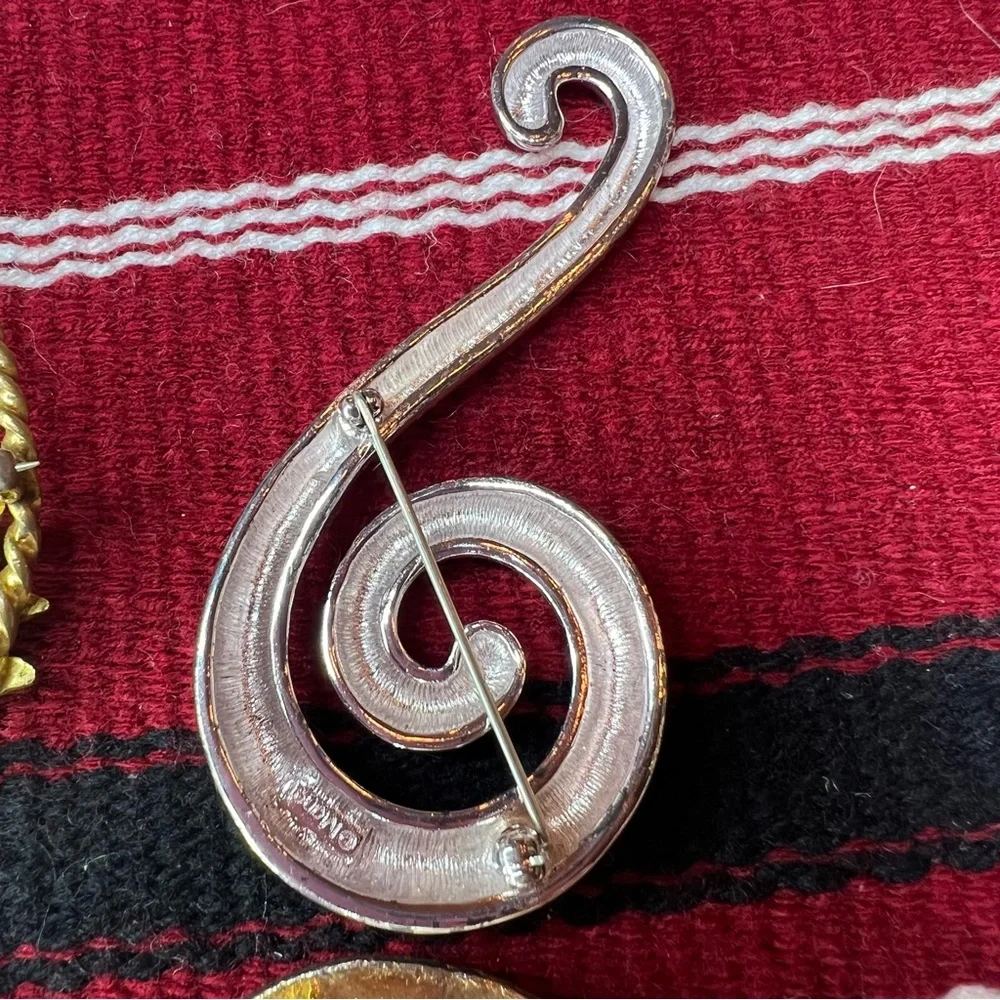 Vintage brooch lot of 5 flower scissors star Sand dollar and music note spiral - Picture 12 of 16